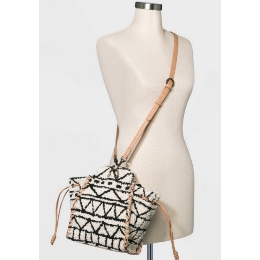 Universal Thread Crossbody Bag